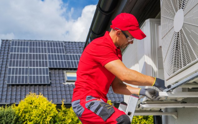 Manutenzione e assistenza tecnica su impianti solari e di climatizzazione